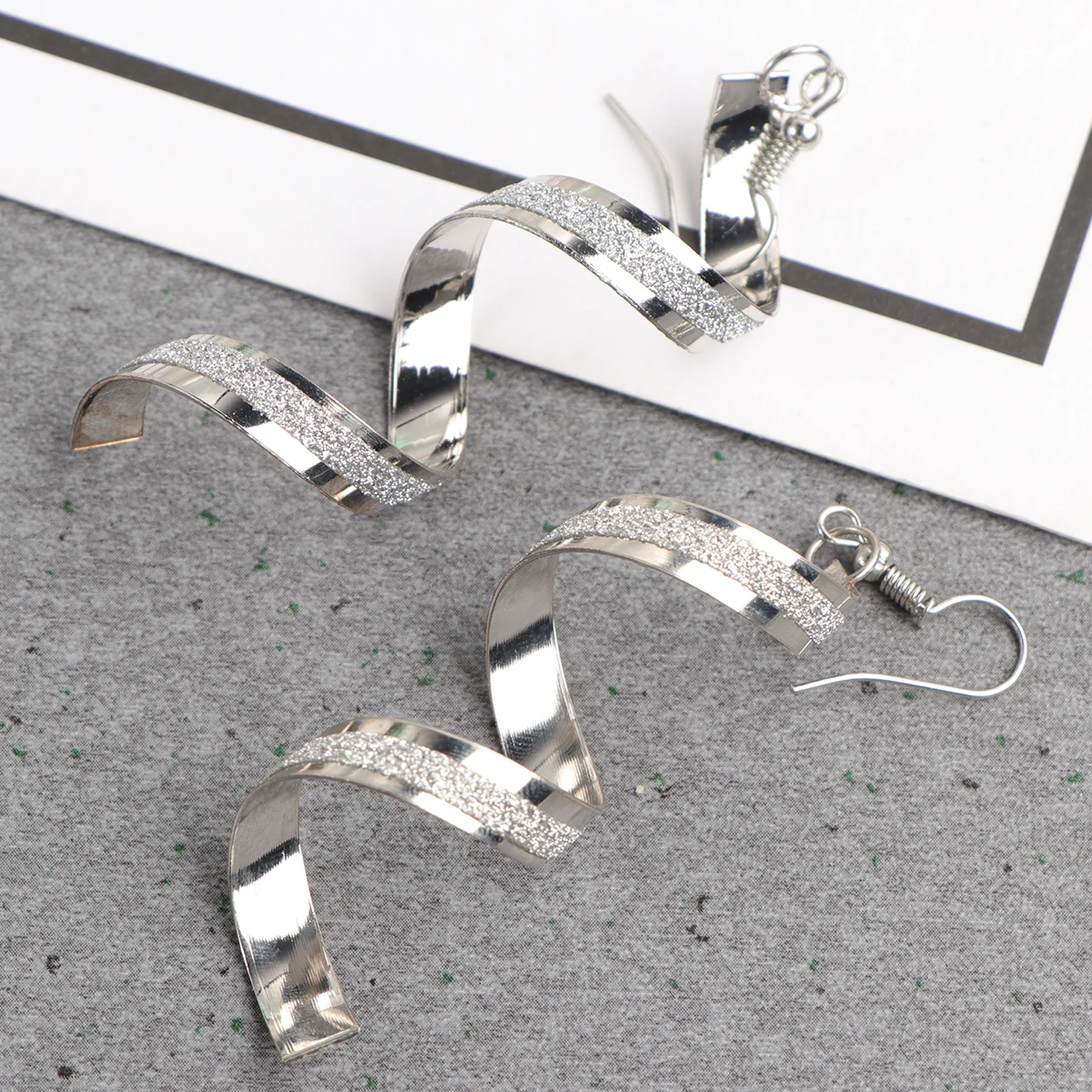 

Matte Spiral Earrings Cool Accessory Durable Metal Ear Drop Geometric Dangle Long-Lasting Ear Jewelry All-Match Earrings