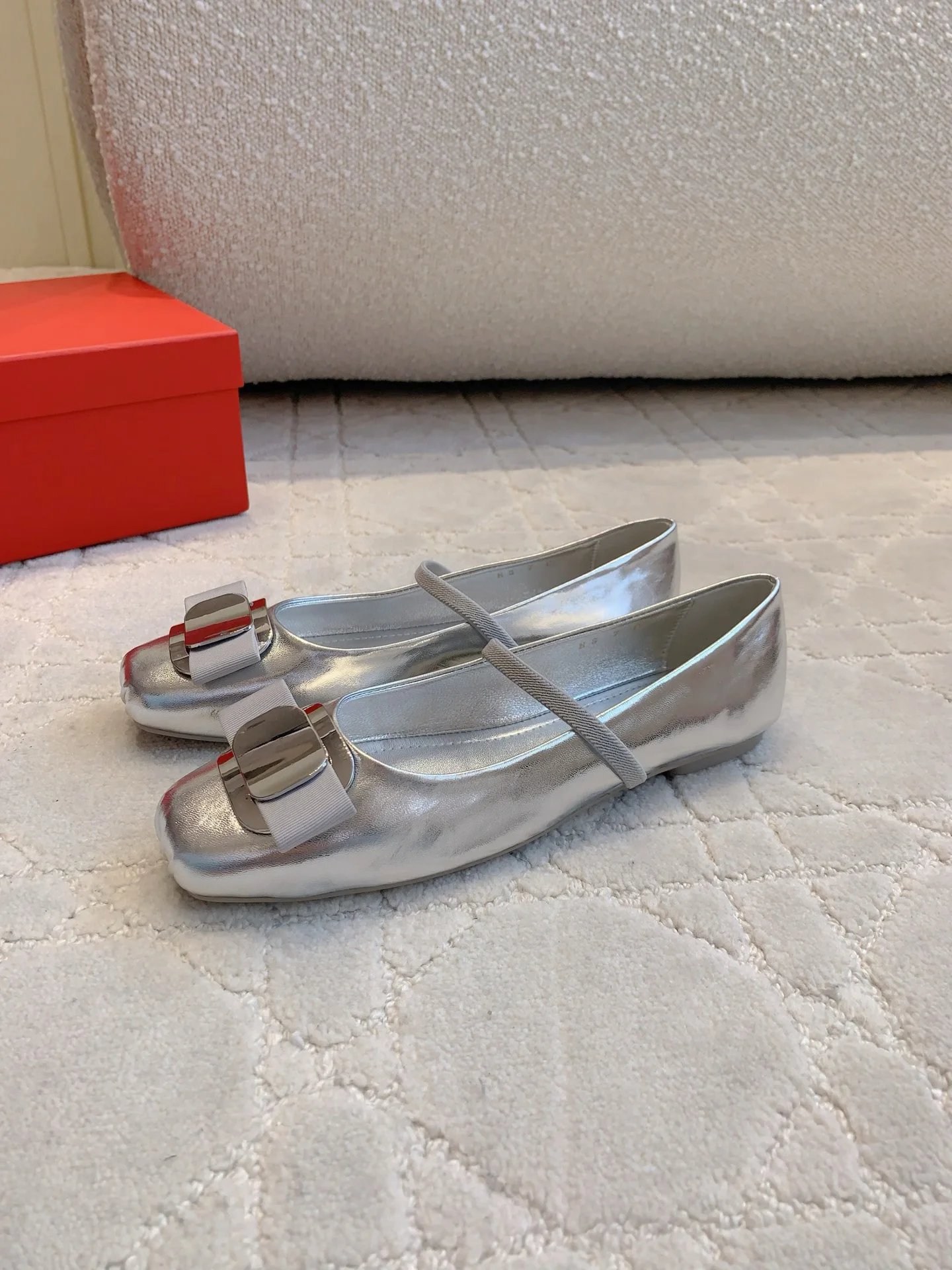 

Fashion Women Silver Flats Shiny Patent Leather Bowknot Strap Square Toe Casual Party Shoes 2025 New