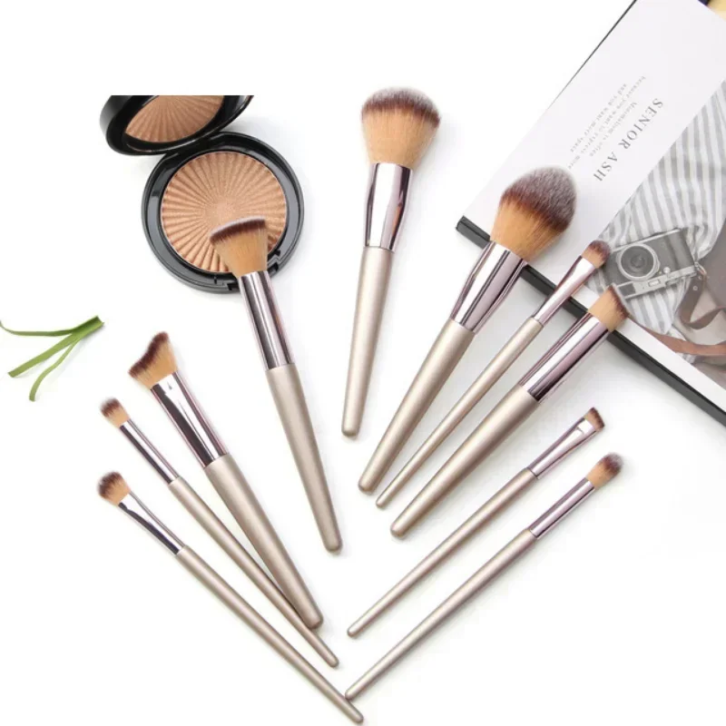 Brochas de maquillaje color champán suave para mujer, base cosmética en polvo, colorete, sombra de ojos, Kabuki, mezcla, herramientas de belleza