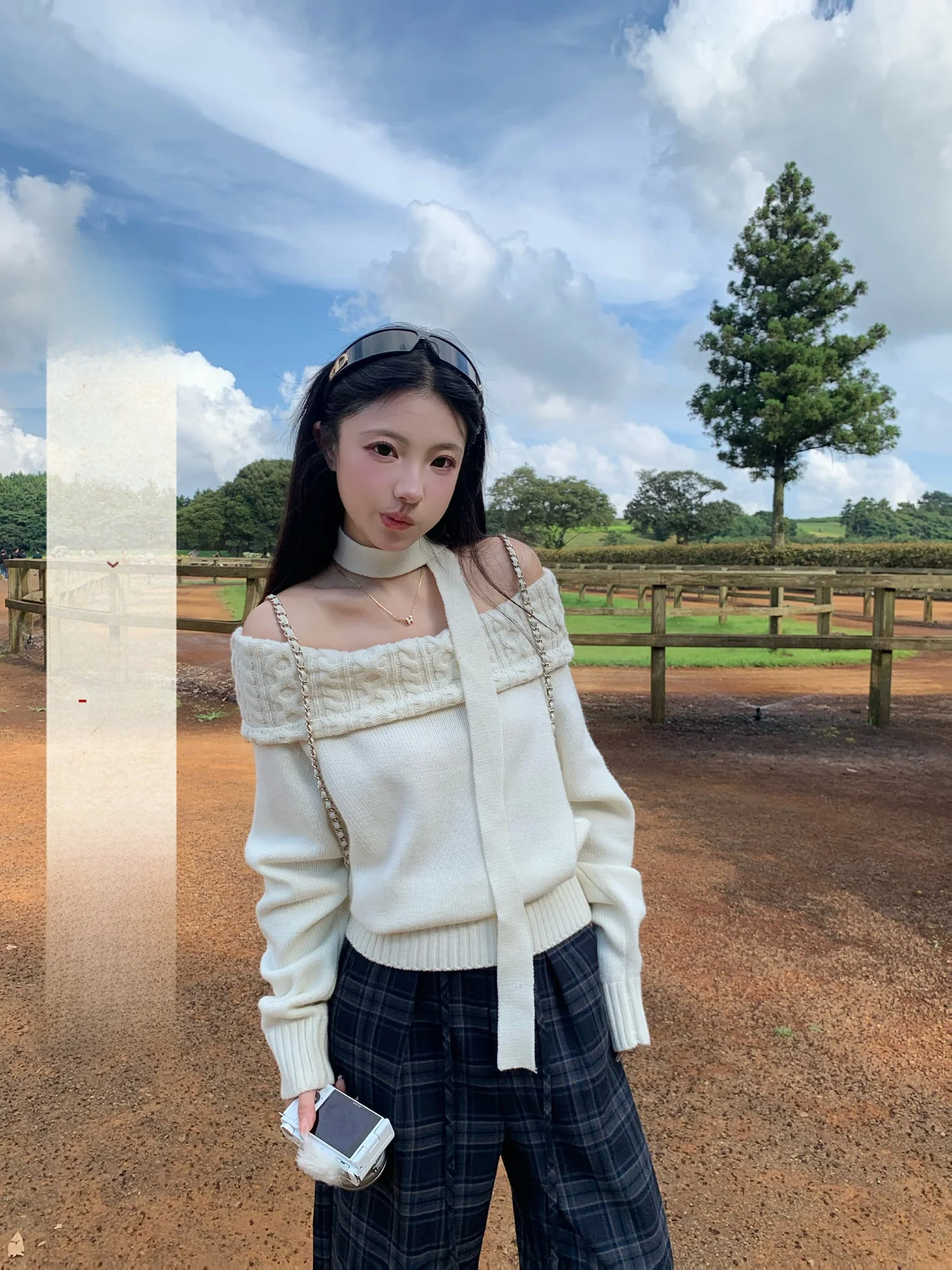 

Yuzuqi Moon Godd Белый свитер на одно плечо, женский корейский длинный свеч Ne, подвесной дизайн, топ с объемными плечами