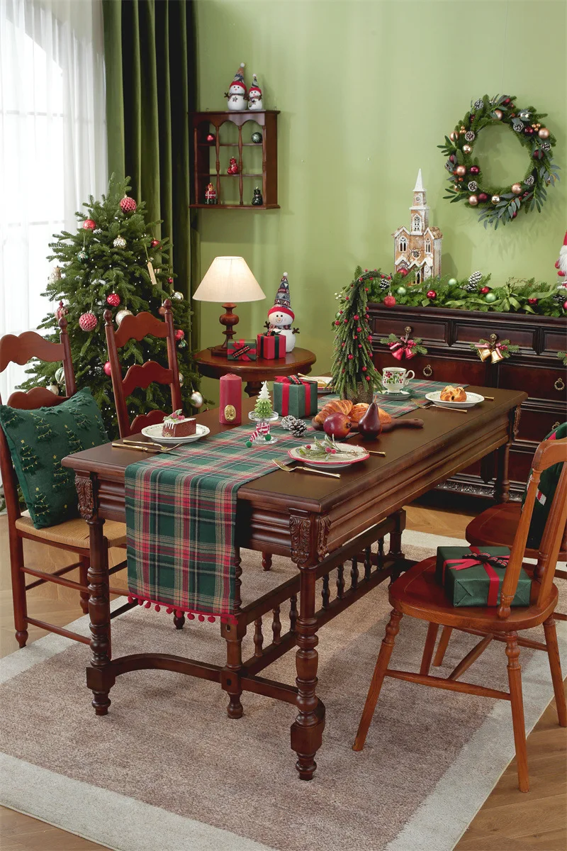 

Green Red Plaid Christmas Table Runner, Winter Holiday Table Runners,Xmas Decoration Farmhouse Home Kitchen Dining Party Decor