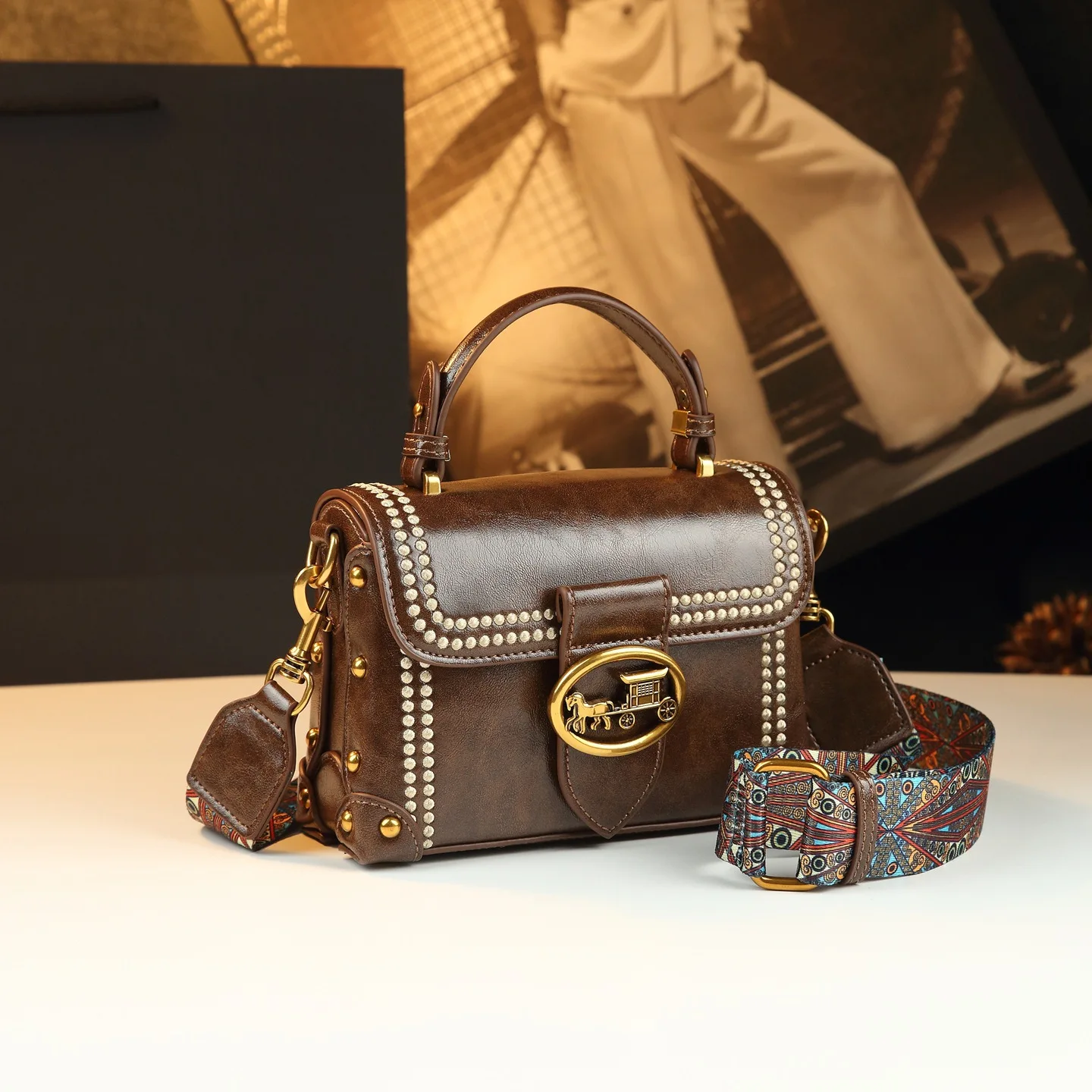 

Chic Minimalist Luxury Designer Diaper Bag For Women Fashionable Leather Tote Large Capacity Elegant Crossbody Handbag