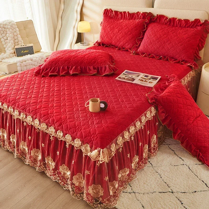 Luxury Crystal Velvet Bed Linen Set Classics Bed Skirt Padded Bed Sheet Set Non-slip Bedspread on The Bed for Queen Size