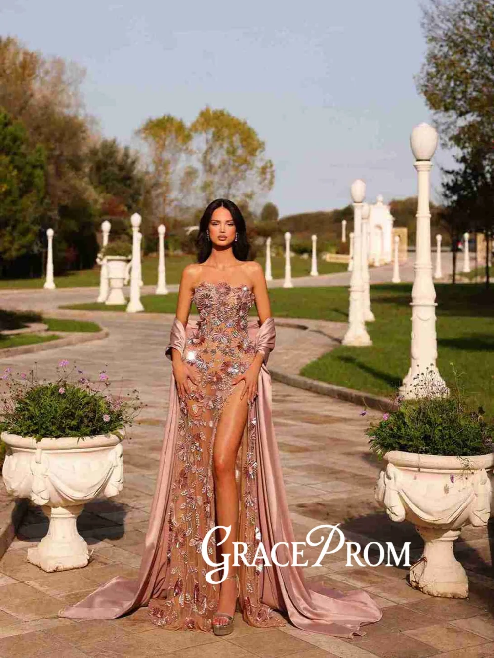 

Hand-made 3D Flower Crystal Evening Dress With Cape Captivating High Slit Wedding Party Gown Customized Strapless Banquet Gowns