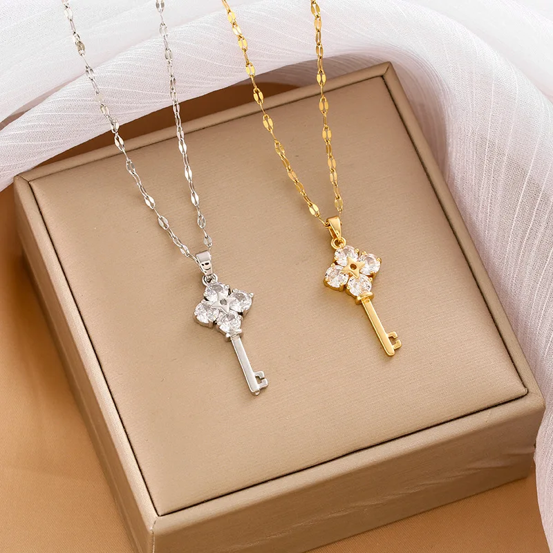 قلادة مفتاح جديدة لعام 2025 للنساء، سلسلة الترقوة من الفولاذ المقاوم للصدأ بمفتاح ذهبي مخصص، مجوهرات متعددة الاستخدامات وعصرية