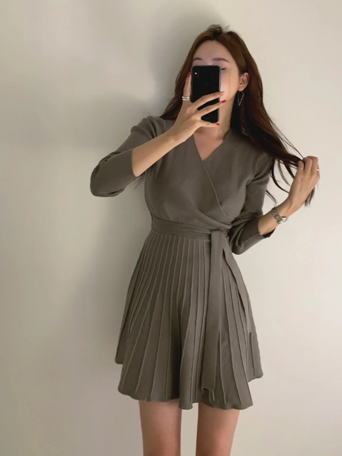 Vestido de Malha com Decote em V Linha A Moda Outono Fena Cintura Slim com Cinto Crimento Midi Camada Base Vestido Sué...