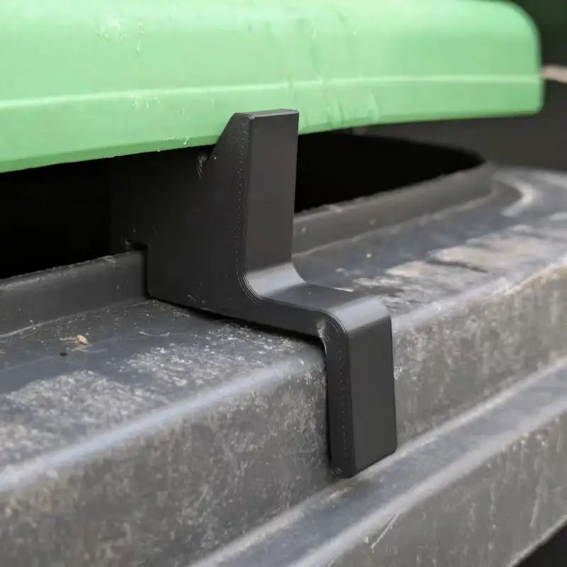 Ventilation Clip For Trash Bins With Lids Improves Outdoor Bin Freshness And Reduces Smelly Conditions