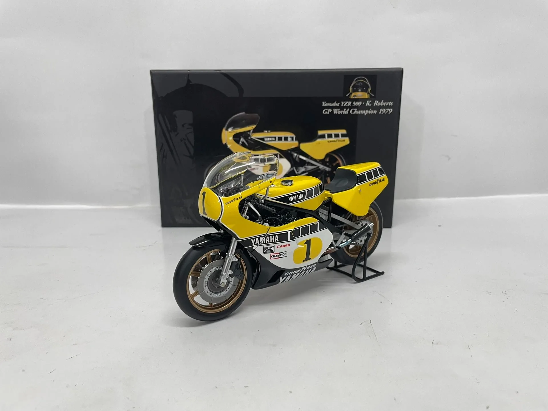 

Minichamps 1:12 YZR500 K.Roberts 1979 Simulation Limited Edition Alloy Metal Static Motorcycle Model Toy Gift