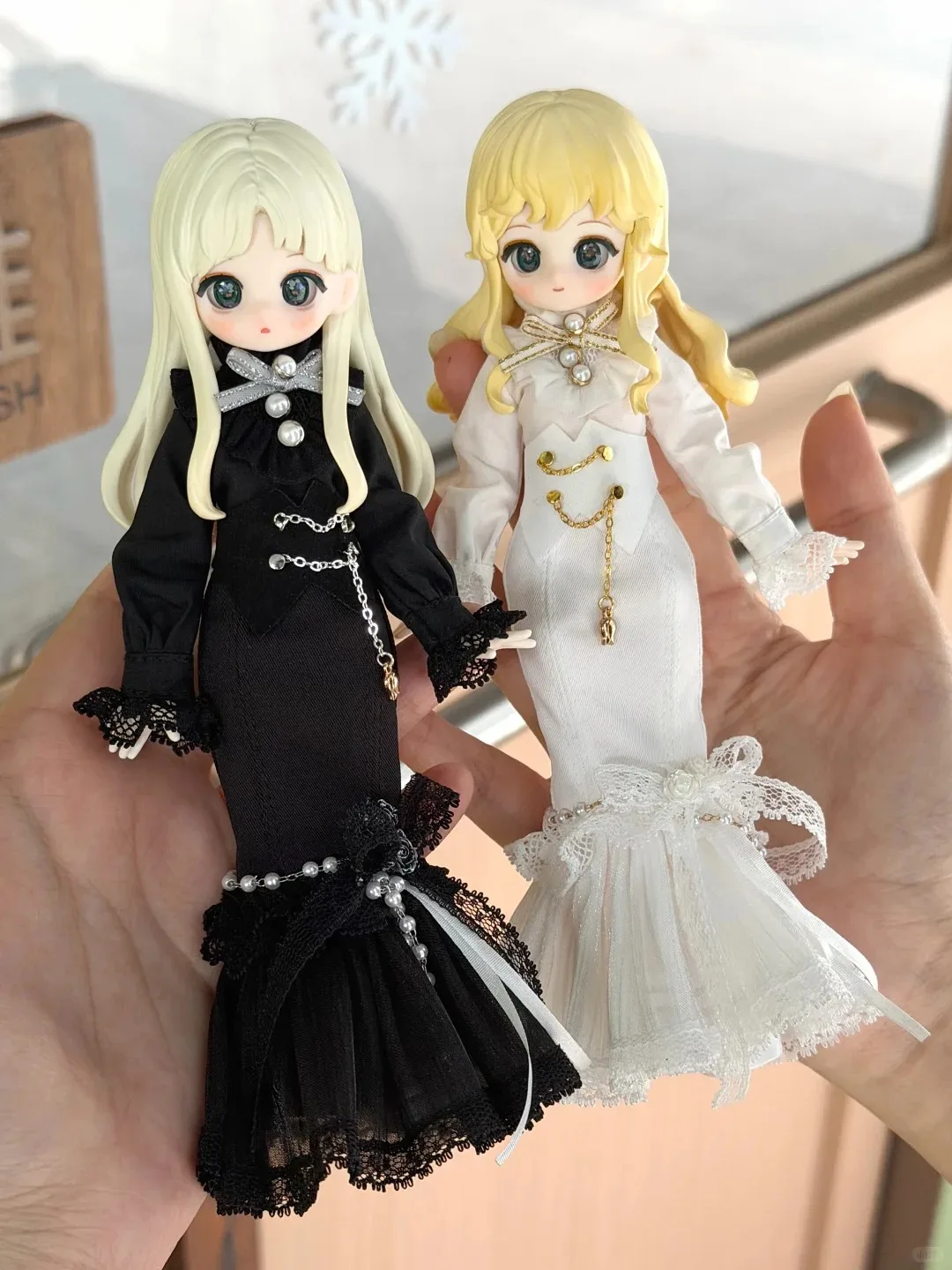 SIMONTOYS Bjd Doll Clothes Handmade Black White Fish Tail Skirt Outfit Fit 14Cm Twelfth Scale Articulated Jointed Doll Clothes