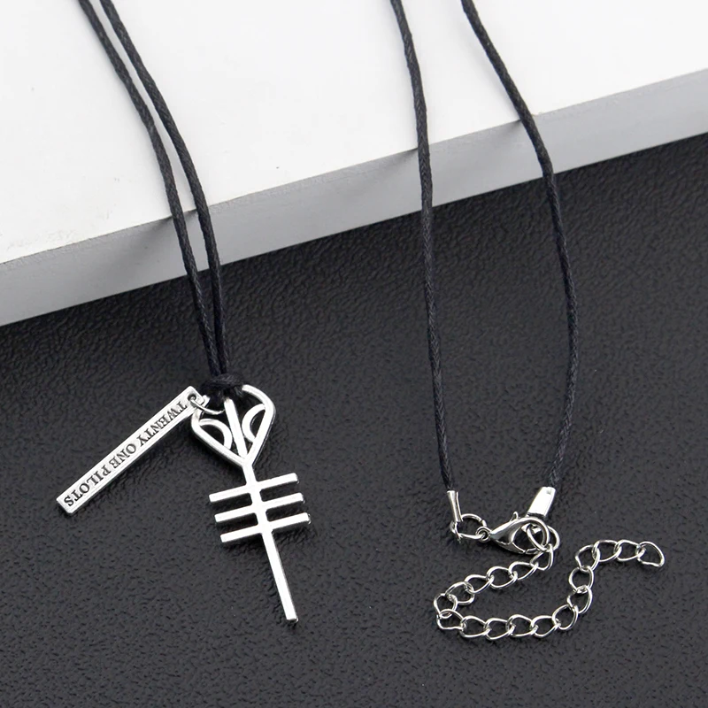 Twenty One Rock Band Necklaces & Pendants Cord BFF Best Friends Skeleton Necklace Punk Men Women Music Hip Hop Jewelry