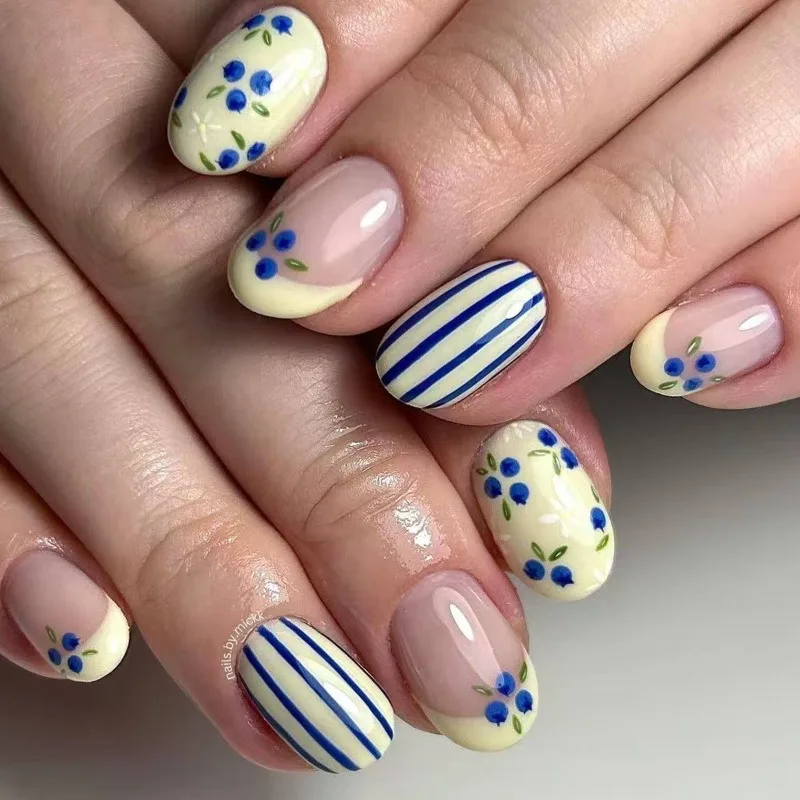 

24PCS Cute Blueberry Stripes Short Oval False Nails with Glue Sweet Yellow French Press on Nails Simple Almond Acrylic Nails Art