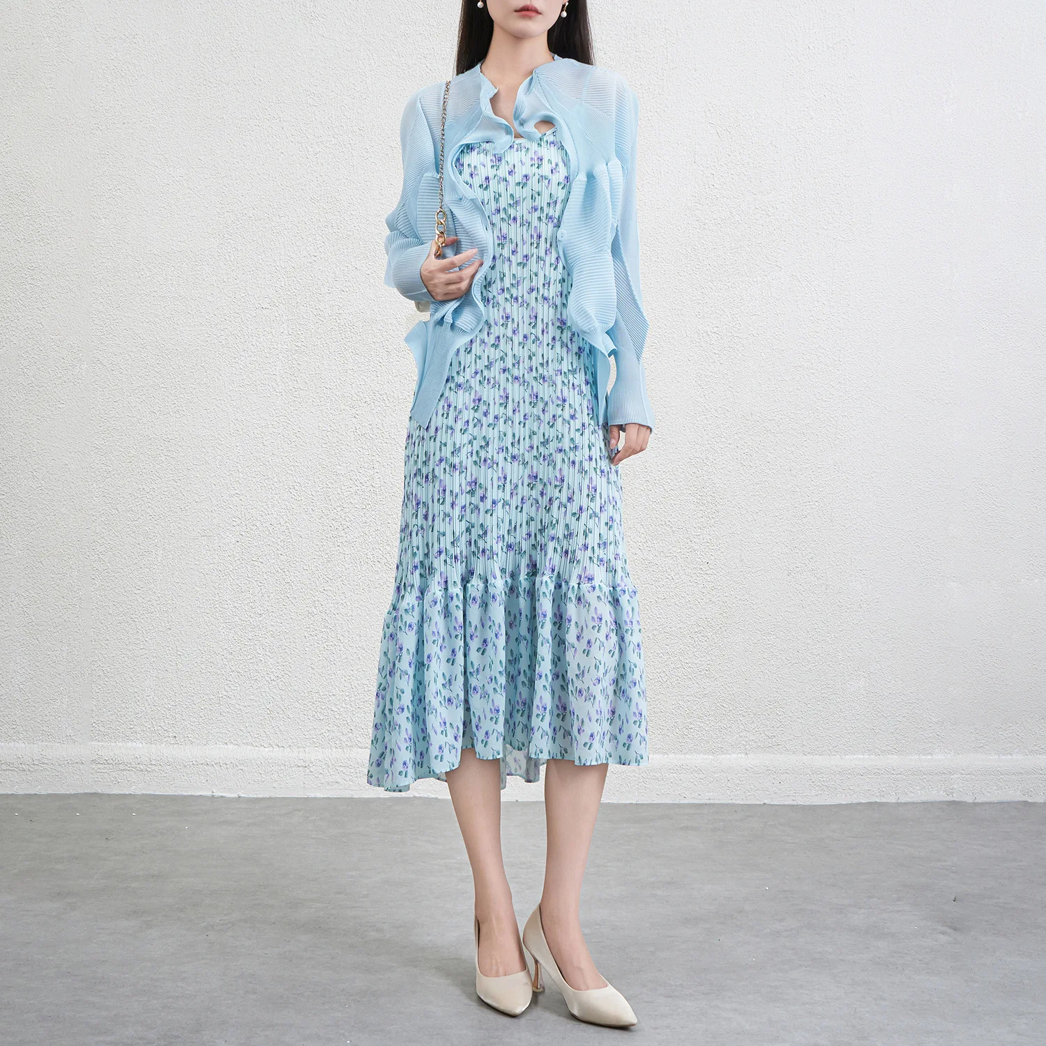 

Стильный комплект: сарафан с цветочным принтом + кардиган, новый летний стиль для женщин, плиссированный, для пляжного отдыха.