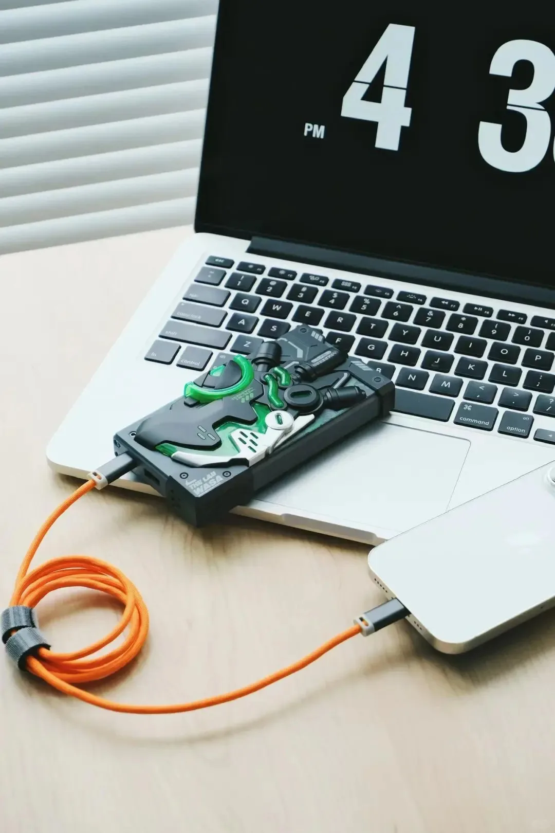 THE LAB E-Model Crane WASA Half Crush Chameleon Mobile Power Bank 10000mah Cyber Punk Assemble Luminous Fast Charging Power Bank
