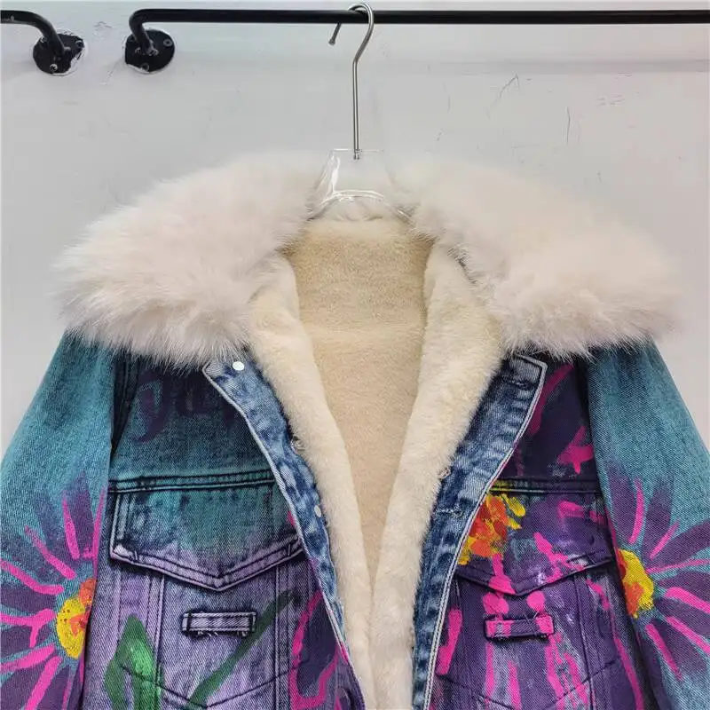 ANJY شتاء جديد إمرأة موضة مبطنة بالصوف الثقيلة الكتابة على الجدران طباعة رسالة قصيرة الدنيم معطف مبطّن المد شيك سترة دافئة A14892