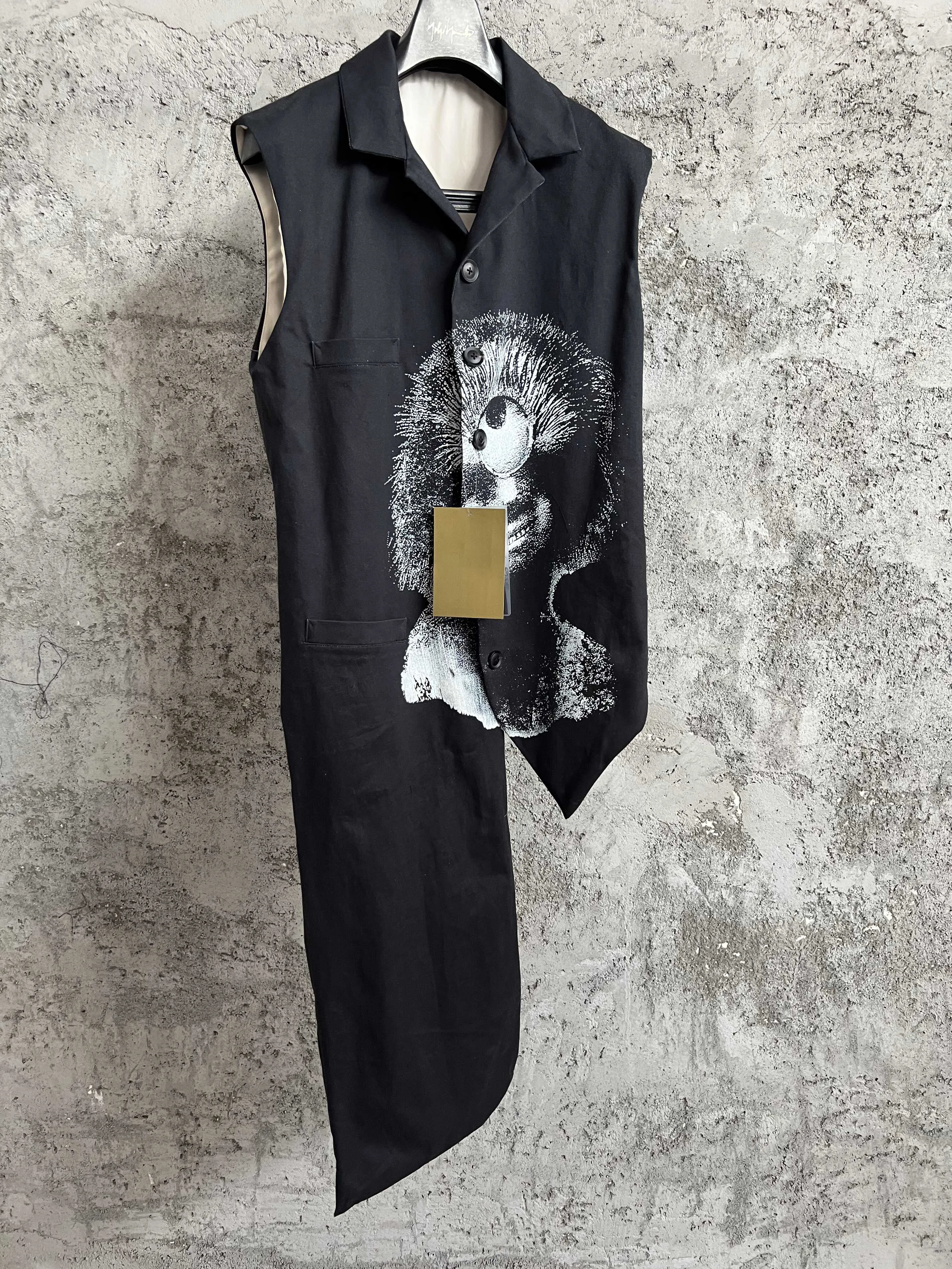 صدرية مطبوعة غير متماثلة بنمط مطبوع بتصميم ياباني أصلي بدون أكمام