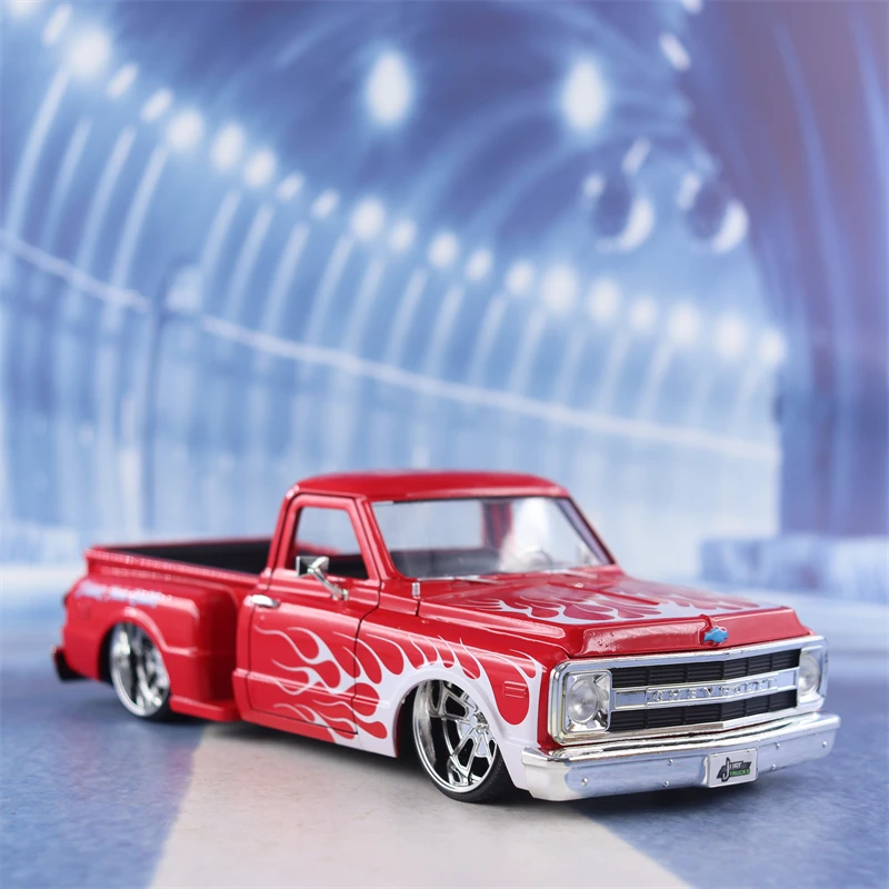 1:24 1969 CHEVROLET C10 STEPSIDE High Simulation Diecast Car Metal Alloy Model Car decoration display collection gifts J336