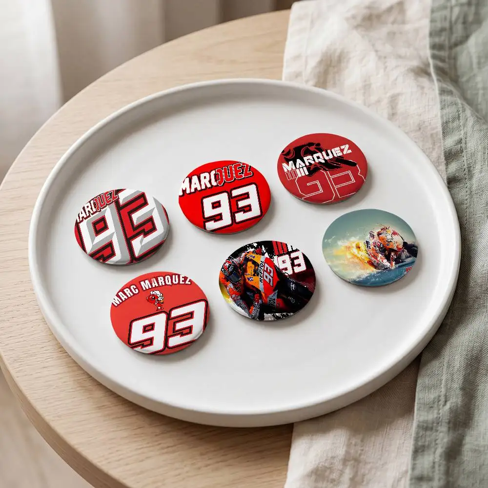 M-Marquezs-M-Marcs-93 Emblemas de Anime Redondos de 25, 32, 44, 58, 75 mm, Pin de Cosplay, Decoração para Bolsas, Presentes para Fãs, Coleção, Presentes para Amigos, Broche, Lembrança