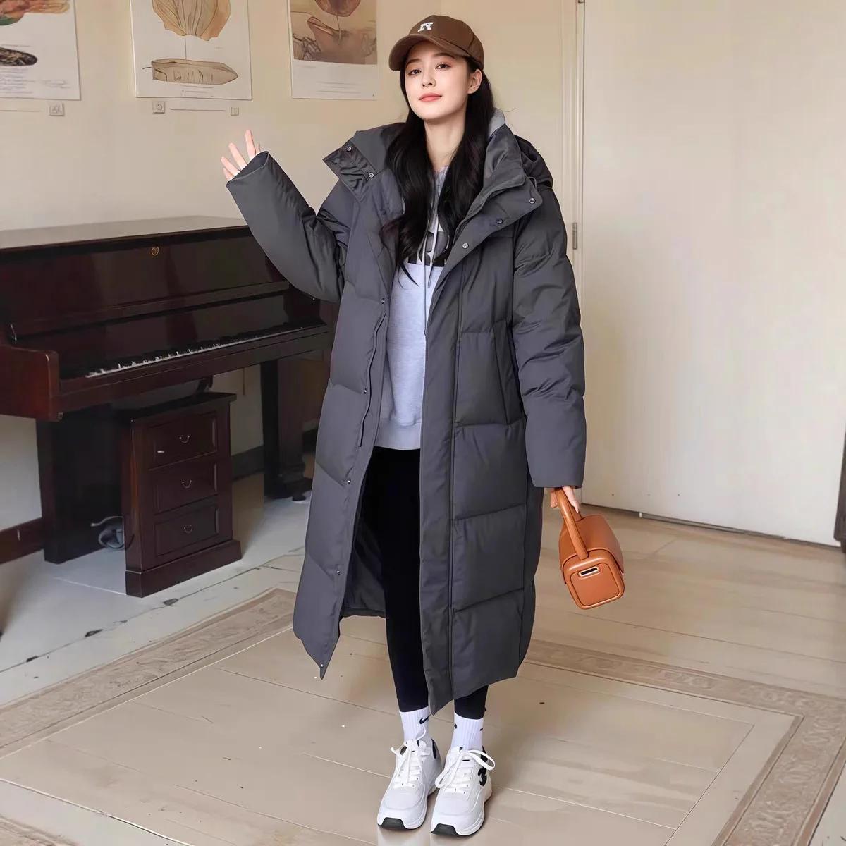 Długa kurtka puchowa za kolano dla kobiet na zimę 2025, nowa, z białego puchu kaczego, gruba, w stylu college, luźna kurtka dla par.