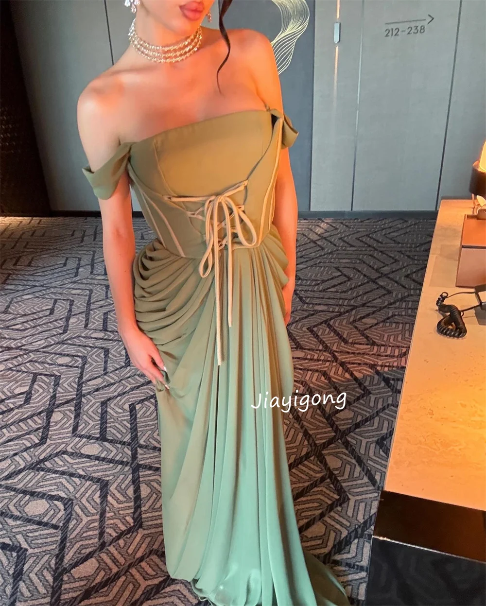 تخصيص رائعة الشيفون الطية ألف خط خارج على الكتف فساتين طويلة مناسبة مخصصة جودة عالية مثير