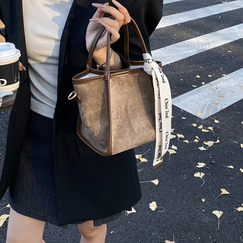 

2025 Autumn Fashion Crossbody Bag, Luxe Bucket Purse for Women, Chic Top Handle Tote, Minimalist Day to Night Bag, Textured
