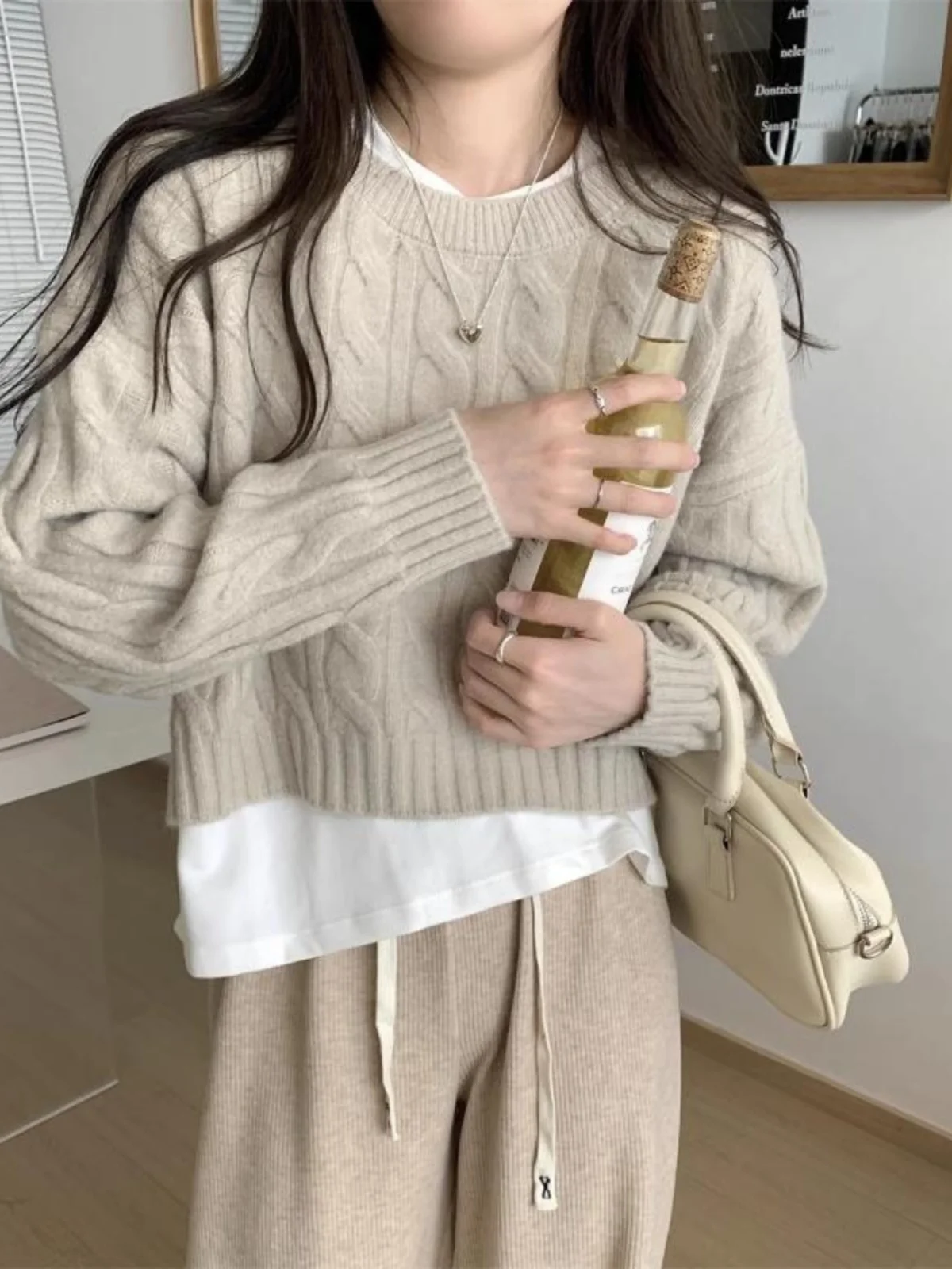 心地よいニットセーター、ラウンドネック、ツイストデザイン、柔らかい秋春用レディーストップス、カジュアルインナーウェア、春秋用ネ...