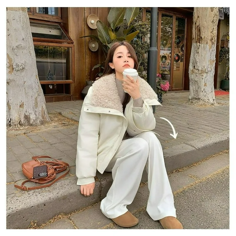 الشتاء أزياء الحرارية القطن سترة جلدية الاتجاه مريحة أسفل الملابس القطنية المرأة الجديدة قصيرة صوف الضأن الصغيرة