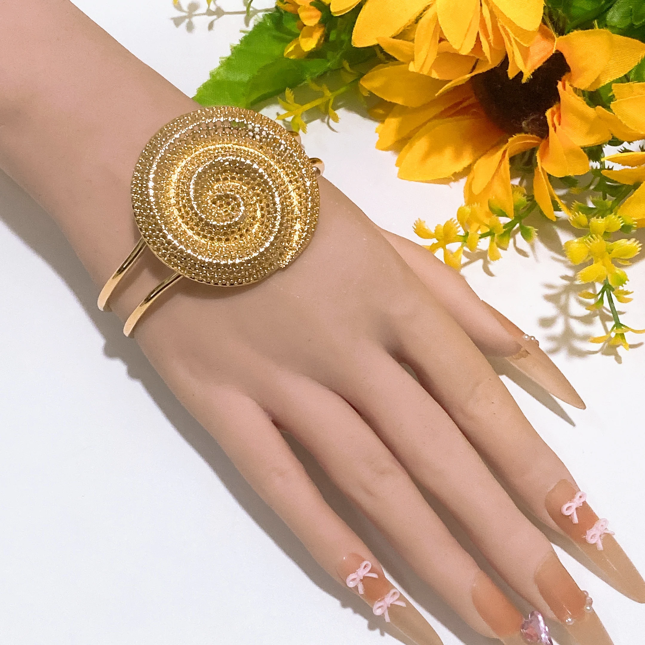 Vintage Gold Plated Cuff Brace - огляд і ціна Vintage Collectible Classics