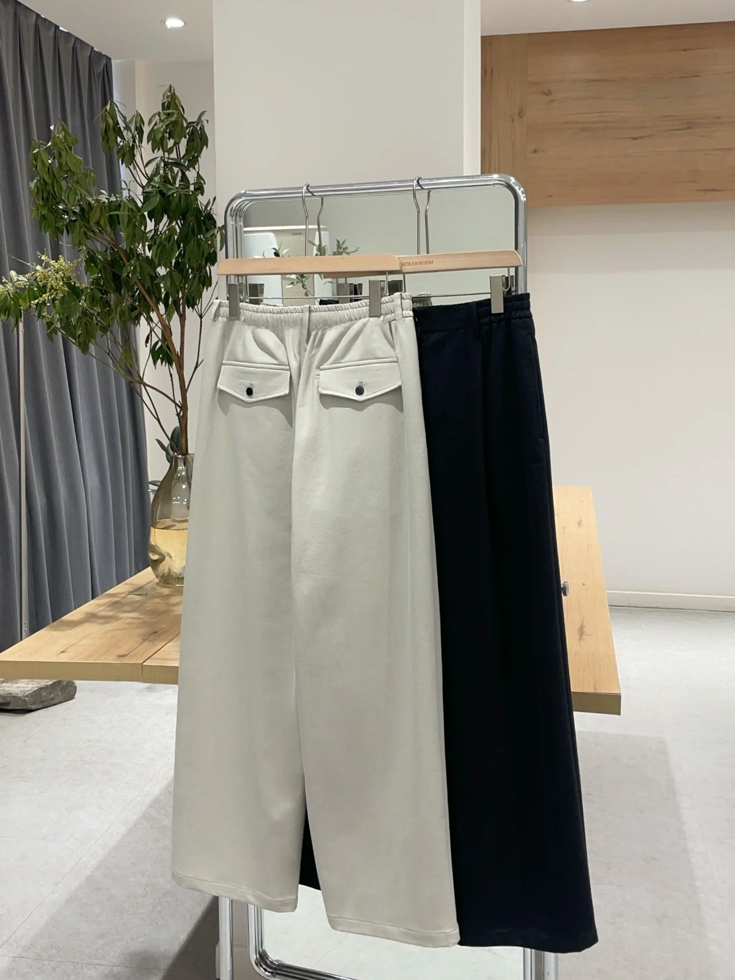 누오 샤오라 정품 2025년 봄 루즈핏 와이드 레그 팬츠 하이웨이스트 밴딩 새 상품 슬레 투톤 한국 스트레이트 컷 코튼