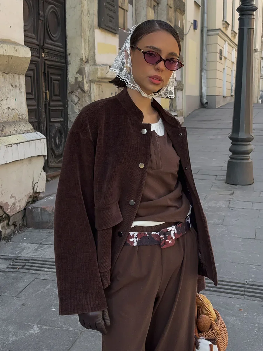 เสื้อแจ็คเก็ตผ้าคอร์ดดูรอยสีน้ำตาลสำหรับผู้หญิง Wolfeel รุ่นใหม่ประจำฤดูใบไม้ร่วงปี 2025 คอตั้ง ทรงหลวม ทันสมัย ติดกระดุมแถวเดียว แขนยาว แฟชั่น