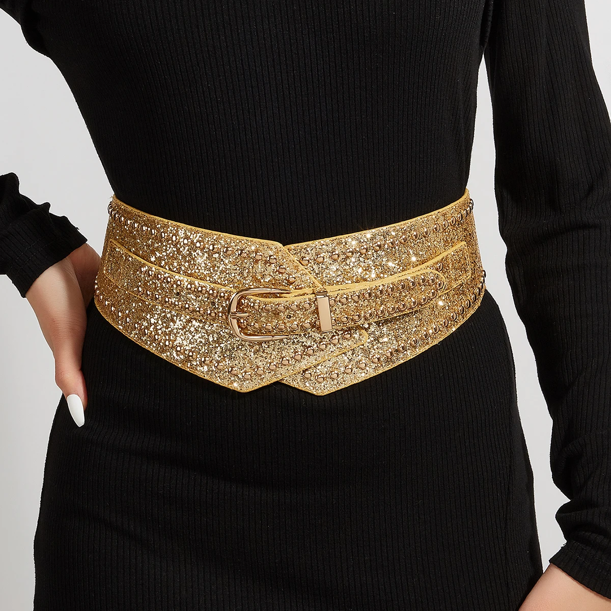 Elastic rubber waist seal with golden sequined rivets