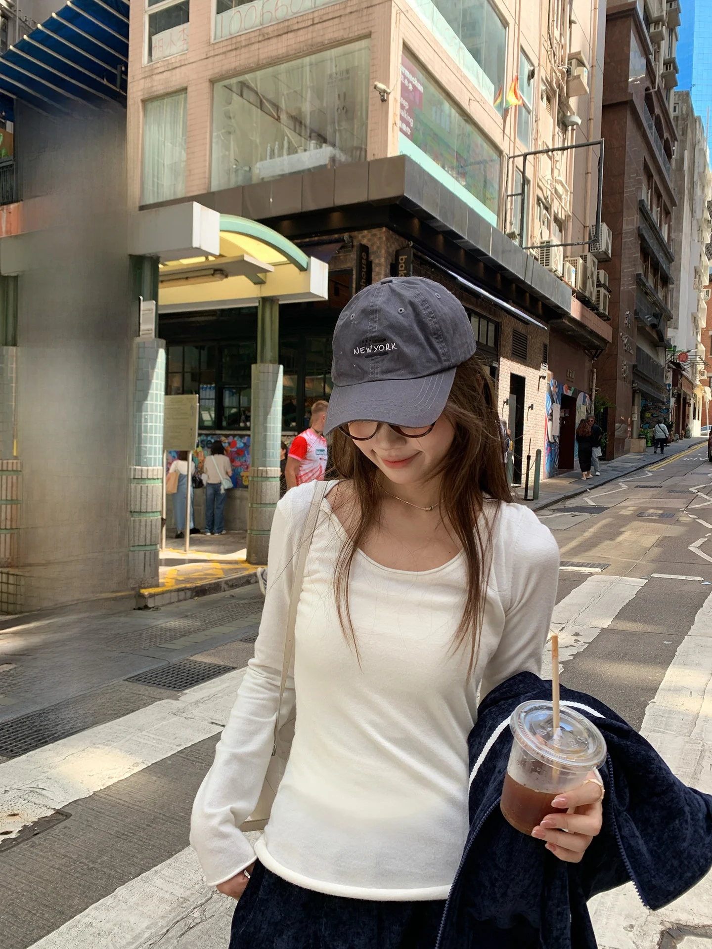 

Женский свитер YOKLASS с длинным рукавом и U-образным вырезом, белый, с манжетами, облегающий, базовый, в корейском стиле, для создания непринужденного образа, осенняя новинка