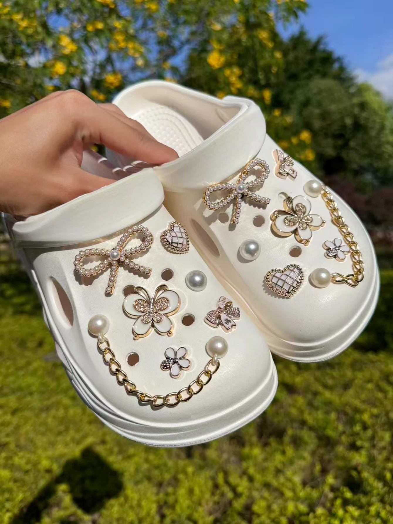 14 pieces of wooden shoes (pink bow, black crown, black flowers, golden diamond chain) Shoe accessories - easy-to-install detach
