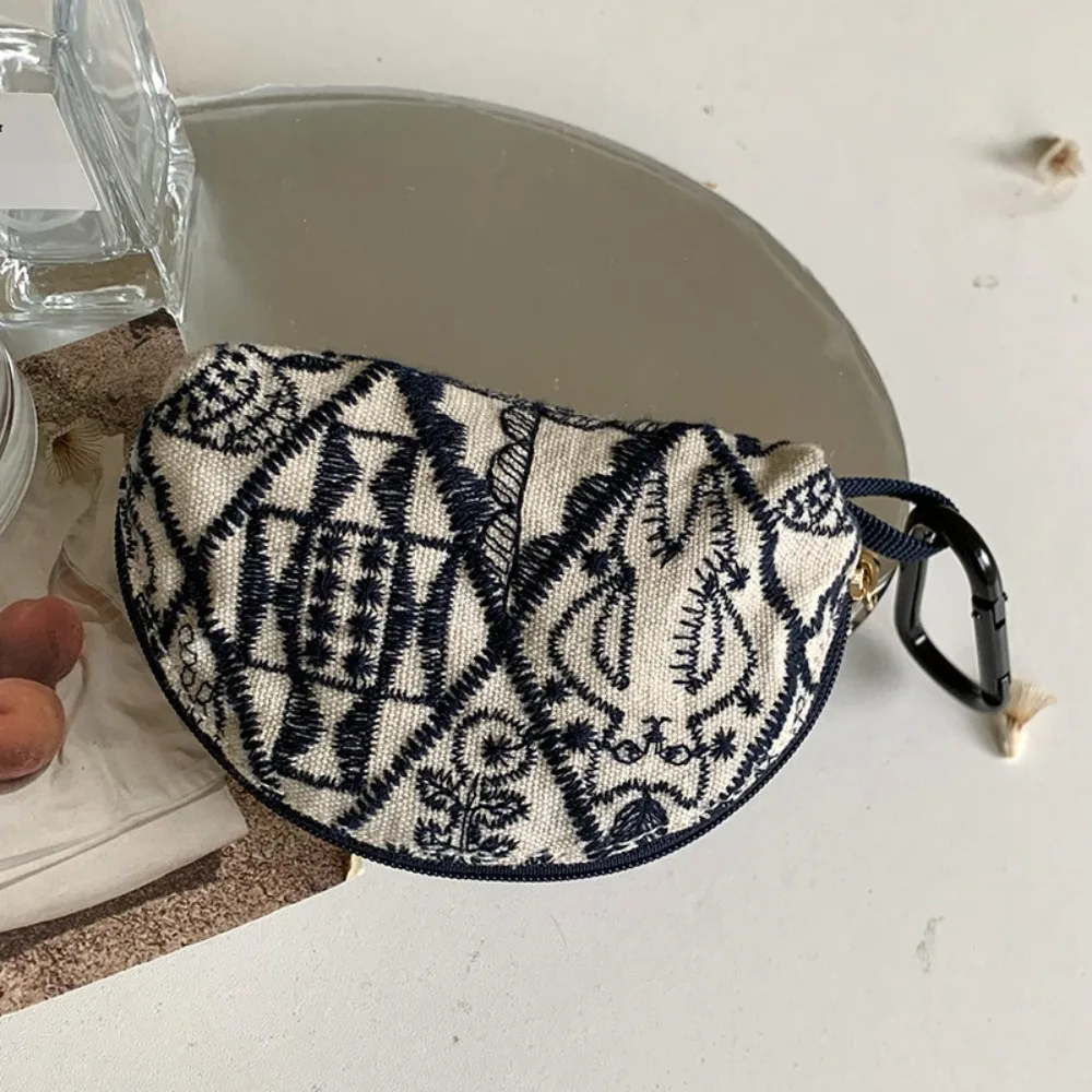 

Portable Cute Embroidery Storage Bag Cotton Linen Flower Earphone Bag Korean Style Zipper Pouch Ethnic Style Coin Purse Girls