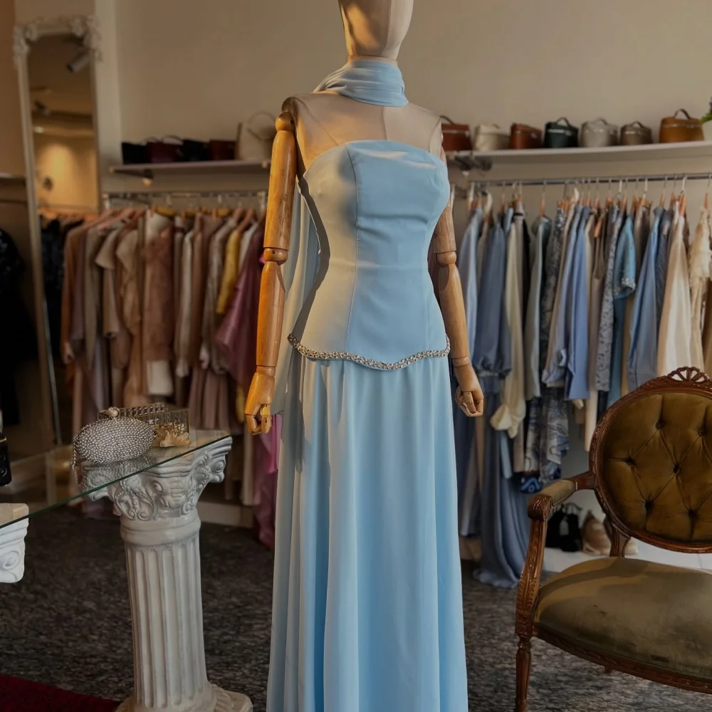 Bella personalizado azul brillo conjunto de dos piezas pañuelos largos de seda batas de velada vestidos de fiesta sin tirantes vestido de fiesta sin espalda 2025