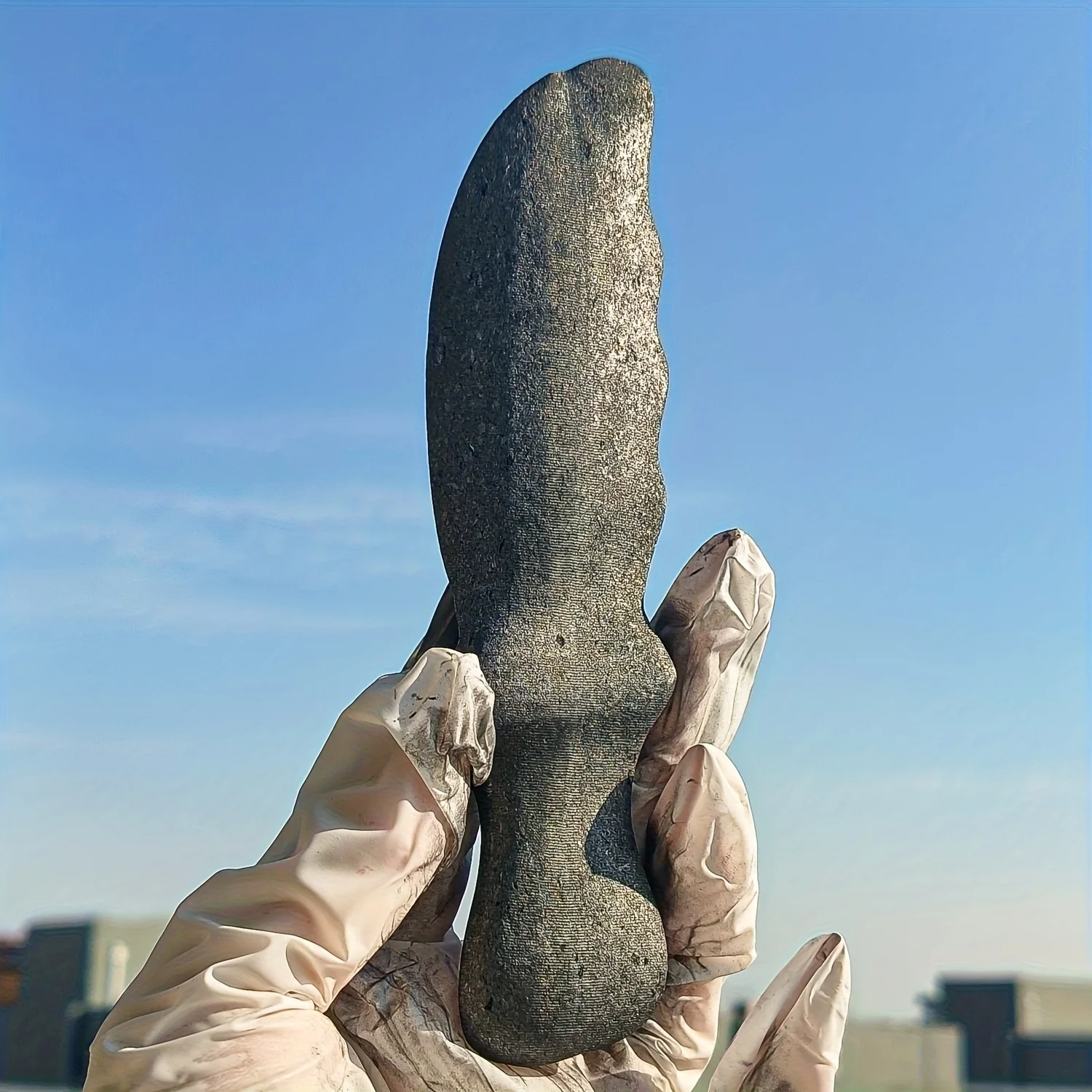 

1pc Shungite Sculpting Statue - Blade Point & Heart Cone Handle, Crystal Carving for Home Altar, Tabletop Display