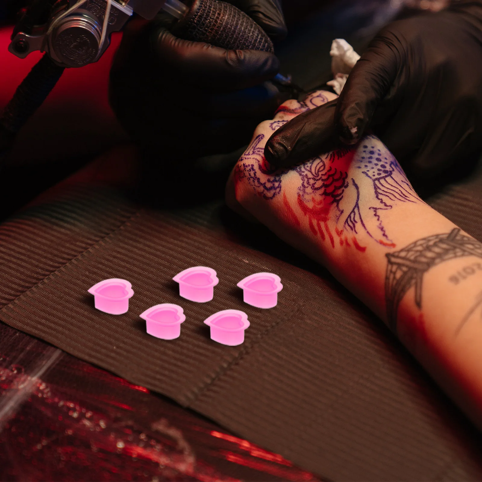 

100pcs Heart Shaped Silicone Cups Tattoo Supplies Pigment Containers Durable Heat Resistant Mini Tattoo Ink Holders For