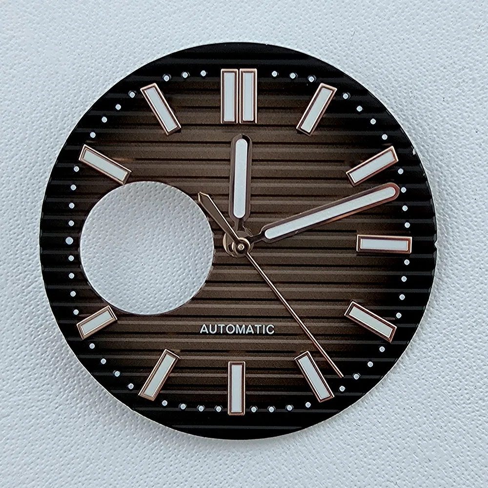 Quadrante dell'orologio NH38 Quadrante da 29,5 mm Quadrante con logo personalizzato quadrante scavato verde luminoso adatto per accessori per orologi con movimento NH38