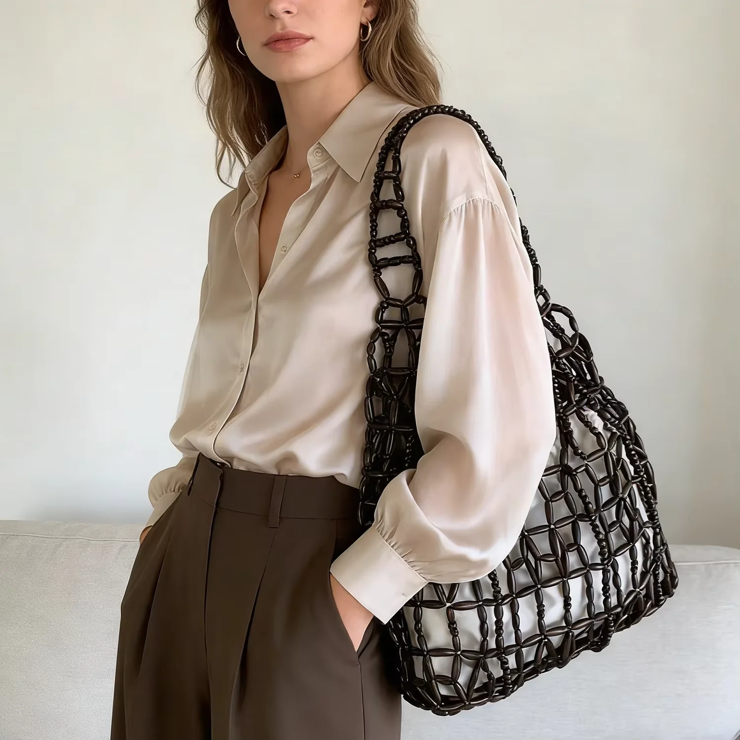 

Daily Leisure Lazy Casual Wooden Bead Woven Tote Bag for Women 2026 Minimalist Hollow Out Handbag with Cotton Drawstring Pouch