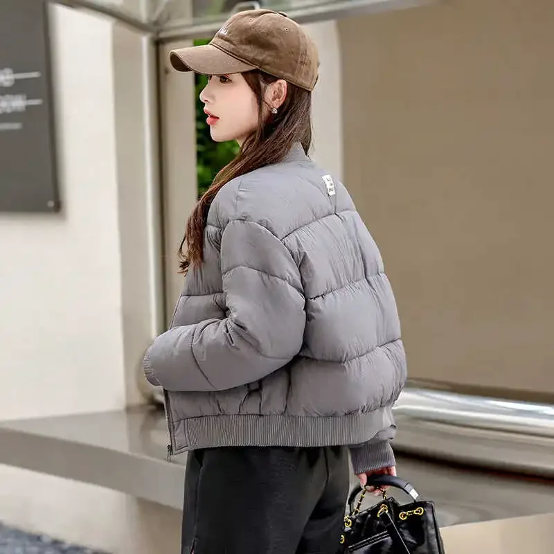 女性のパーカー野球ジャケット 2025 新しいショートダウンコットンコートルーズオールマッチ暖かい防風トップ学生女性生き抜く