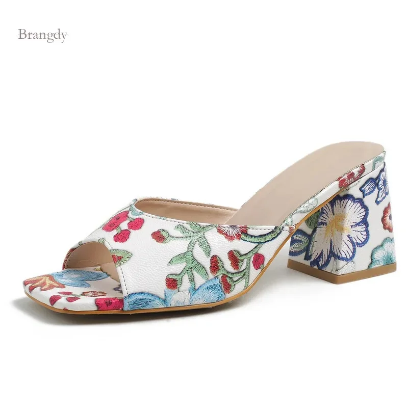 

Exquisite Fashion Women's Thick Heeled Leather Floral Light Luxury High Heels, Wearing Fish Mouth Sandals on the Outside