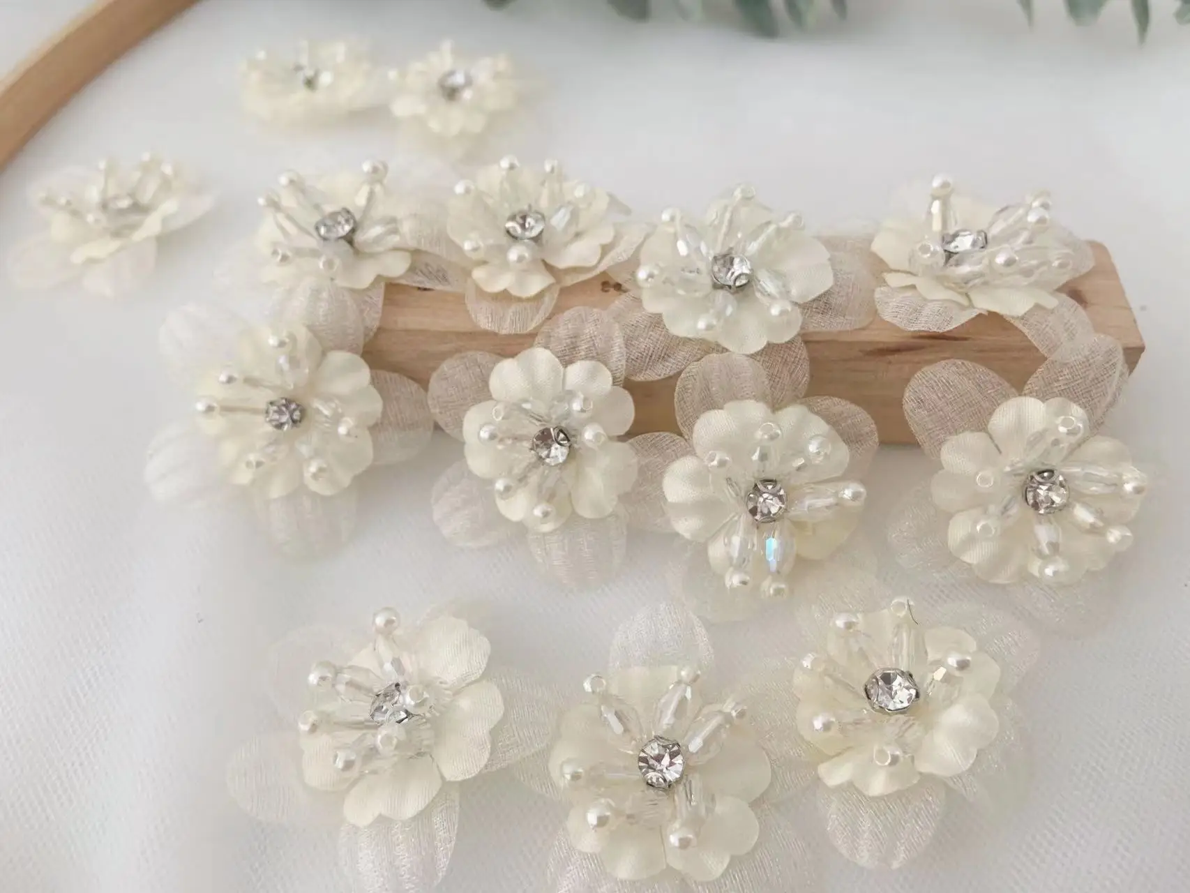 5 قطع أوف وايت 3D الزهور الخرز زين حجر الراين الأزهار التصحيح للملابس DIY، الزفاف ديكور ملون، الوردي، الأزرق، البيج