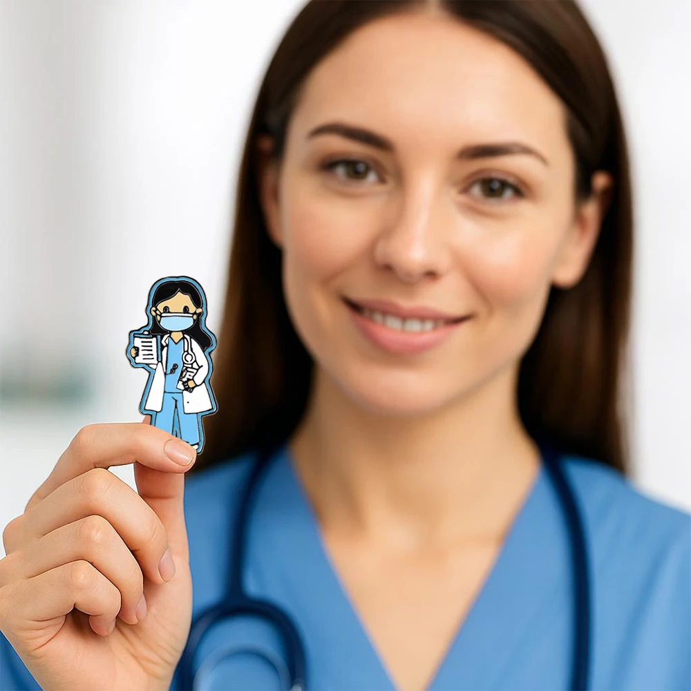 Hanreshe الطبية الكرتون الطبيب بروش أنثى ممرضة الطب الموظفين دبوس التلبيب على ظهره شارة مجوهرات هدايا للنساء فتاة