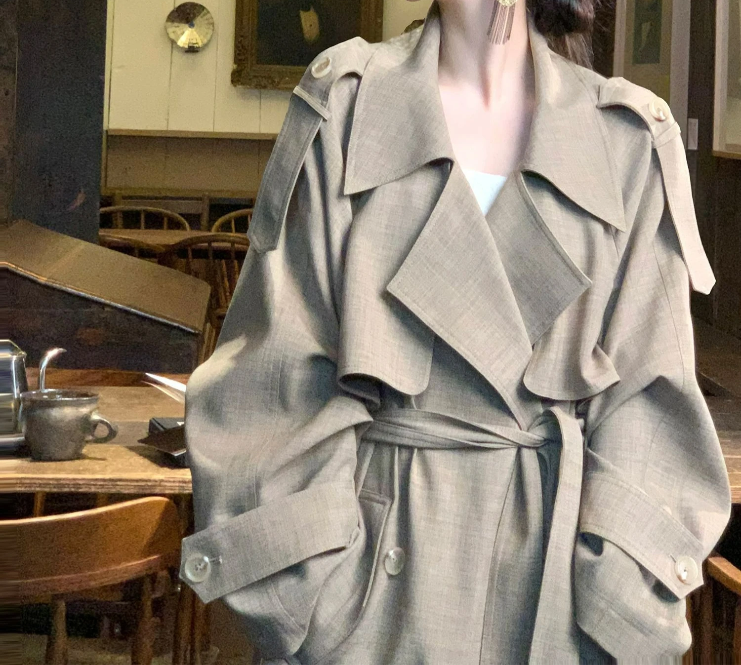 

Осень 2024, новый свободный плащ с отложным воротником для женщин, двубортное высококачественное пальто средней длины