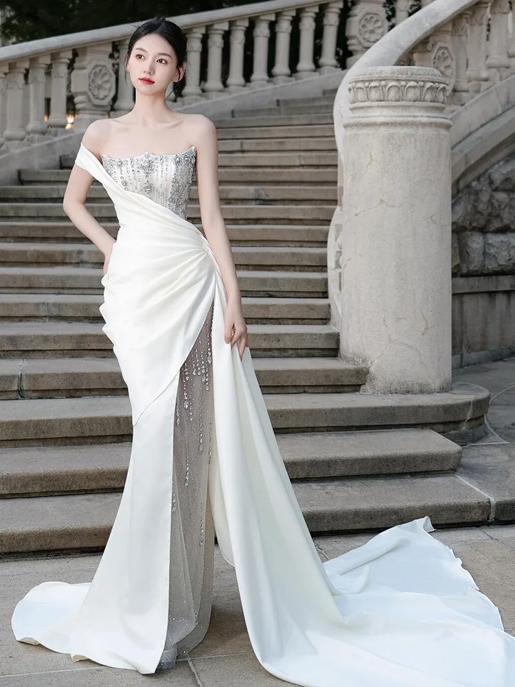 ゲストを歓迎するために巾着で外出するためのワンショルダーサテンライトラグジュアリーフィッシュテールドレス