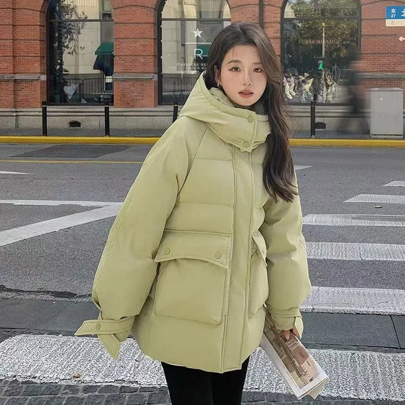 

Новая модная женская зимняя куртка-пуховик 2025 года: короткая, свободная, с капюшоном, в стиле «сладкий ветер», для создания элегантного образа