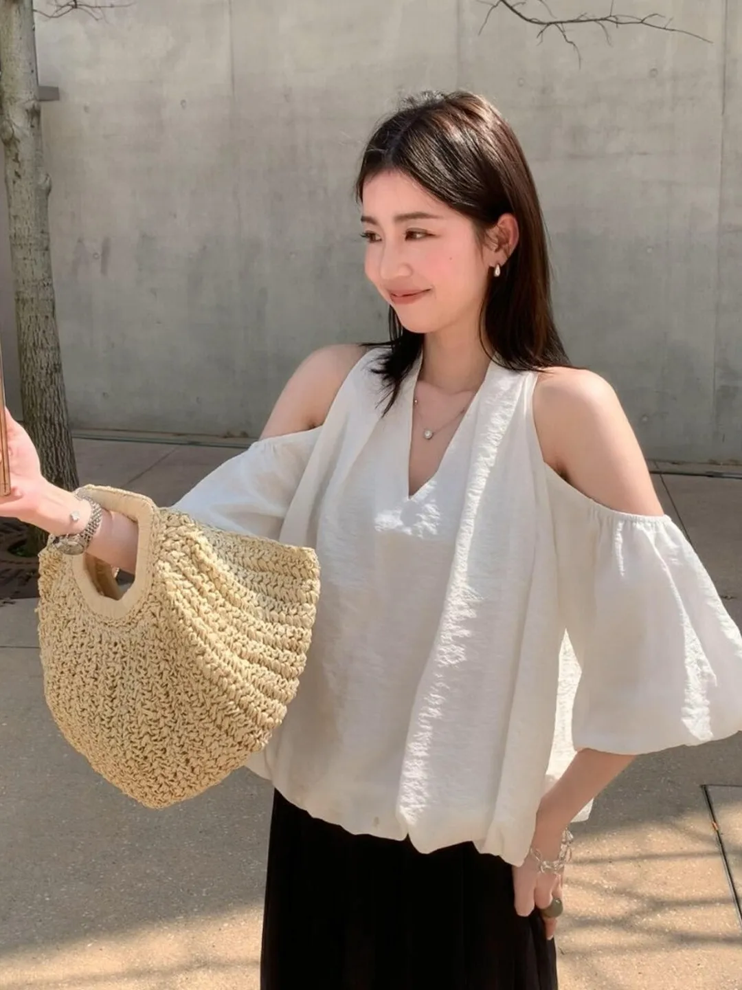 

Белая женская блузка с открытыми плечами и коротким рукавом, новый летний дизайн с поясом, рукава-фонарики, милый французский стиль, свободный крой