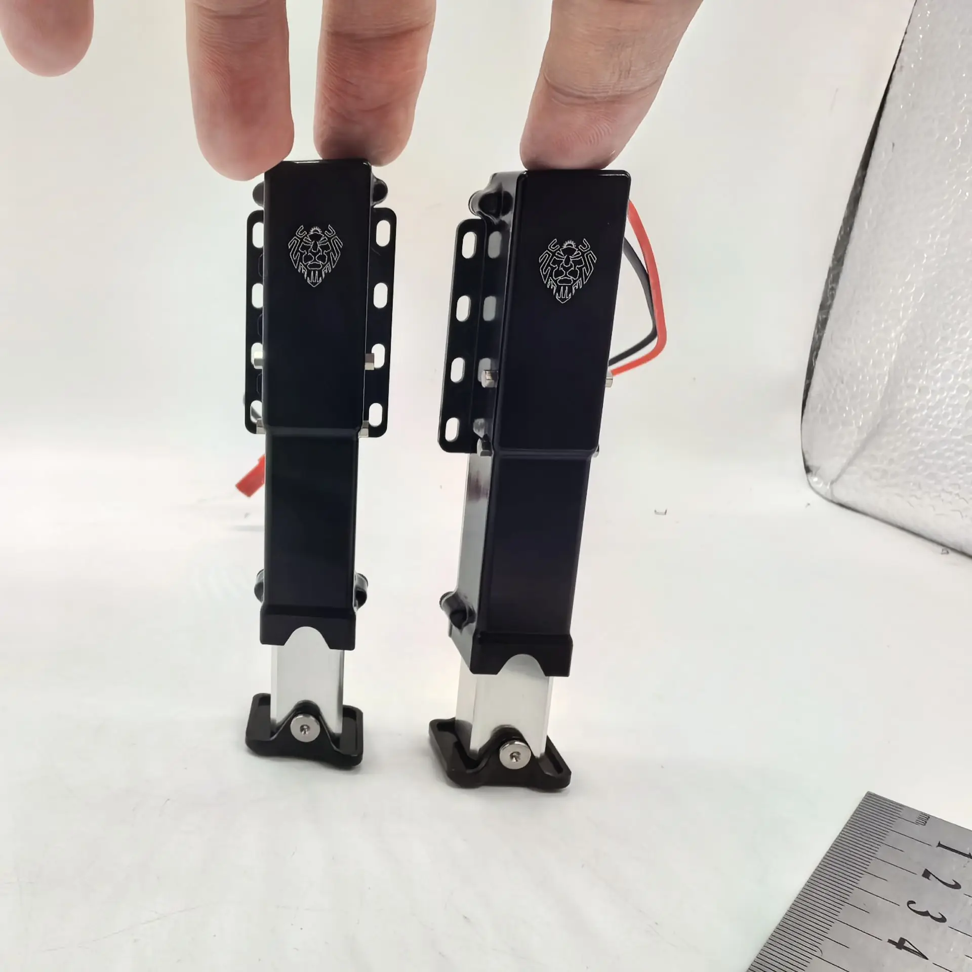 

Electric Bracket Foot LS-A0006 Semi-Trailer Trailer Drag Plate Lifting Metal Leg Horse Leg For 1/14 Tamiya RC Scania 770S Parts