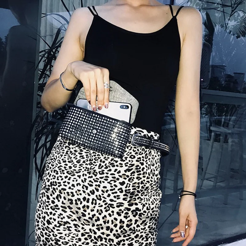 【Last-Chance!】Fashion Rivets Waist Pack Luxury Designer Fanny Pack Small Women Waist Bag Phone Pouch Punk Belt Bag Purse(Black)