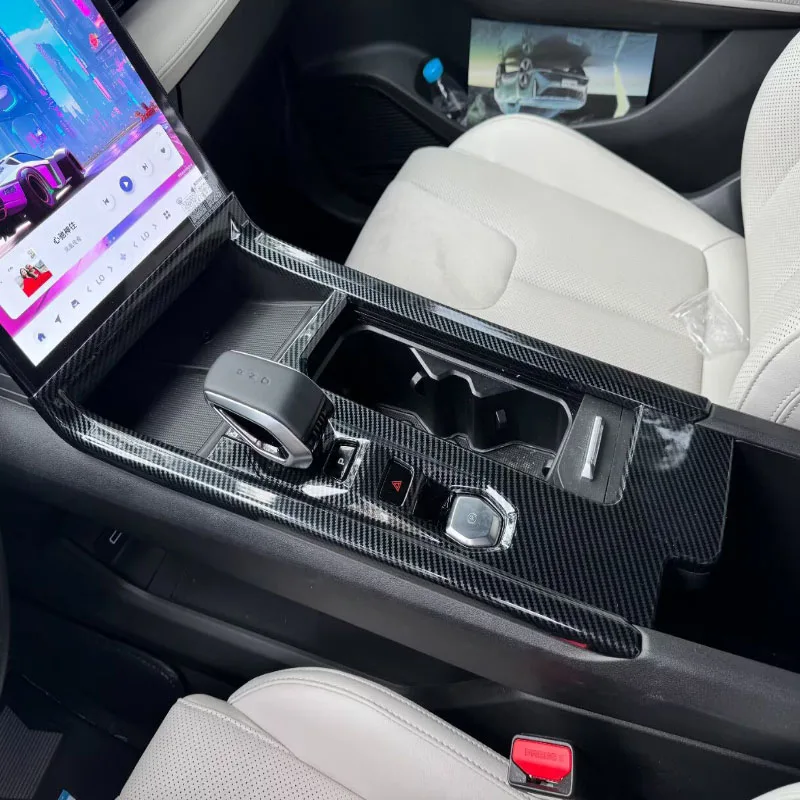 

Декоративные накладки из АБС-пластика под карбон для панели переключения передач и кнопок управления стеклоподъемниками для Geely Boyue Cool Cityray 2024-2025 (левый руль)