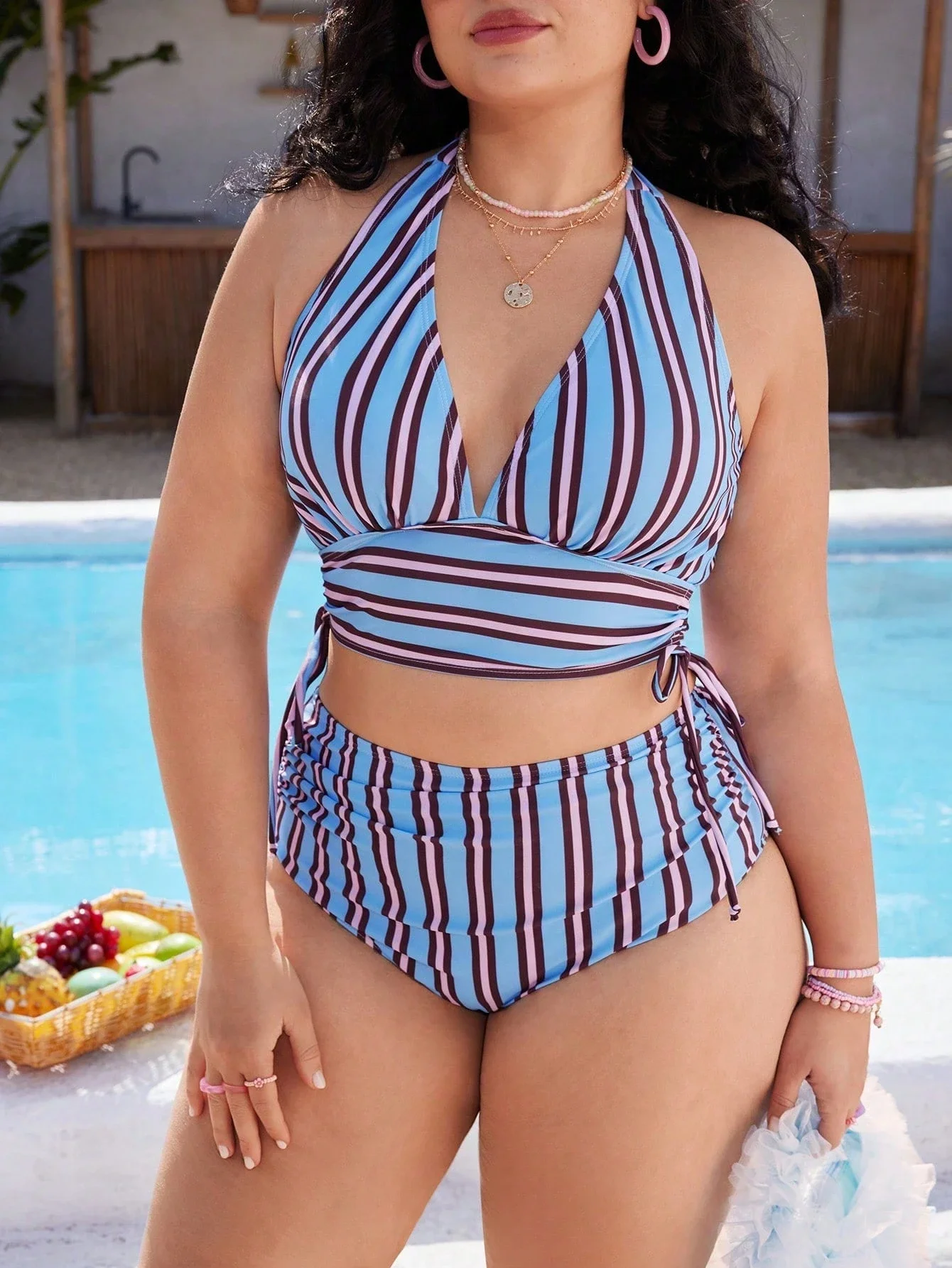 

V-Neck Halter Striped Bikini Set With High Waist Bottom And Side Tie Detail For Summer Beach Wear